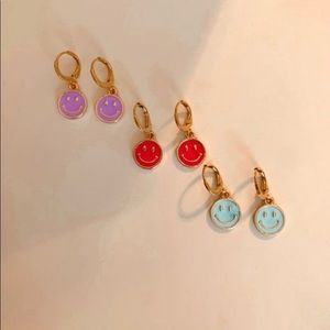 ONLY THE PURPLE SMILY FACE EARRINGS